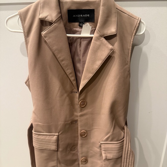 Andrade vest - Picture 1 of 6